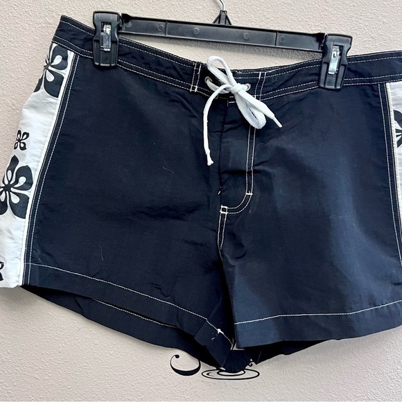 Women’s sunrays swim shirts - Picture 2 of 4